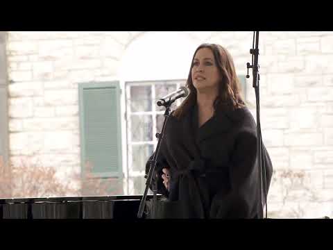 Alanis Morissette – Rest (Lisa Marie Presley Funeral) 01/22/2023 1080p