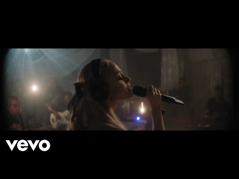 Ariana Grande – The Way (Live from London)